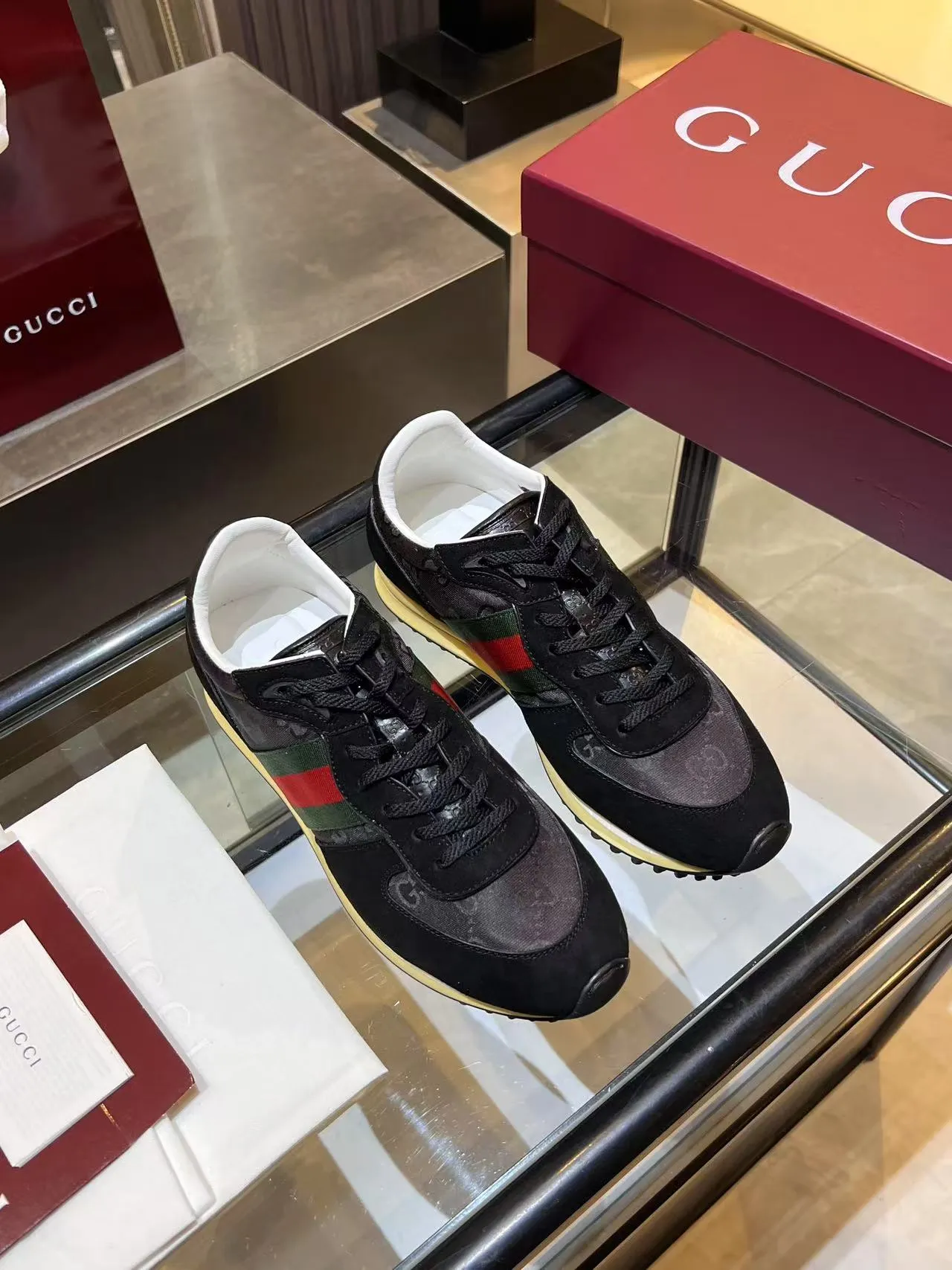 Men's Men's Shoes 💰620💰 Gucci Gucci Top Version Latest Catwalk Style Re-Motion Series Thick-soled Casual Sneakers Original Purchased, Developed and Made. This sneaker has a detachable and adjustable ankle strap, adding a dynamic item to the 2025 spring and summer series. The light and flexible outsole has been specially treated and is filled with a strong retro style. Exquisite packaging at the delivery counter 🛍📦 ▪️Fabrics: Original custom imported first-layer cowhide ▪️Inner lining: Original custom-made breathable mesh ▪️Sole: Original molded TPU material ▪️Sole thickness: 3.5CM ▪️Size: 39-44 (customized at 38.45.46)